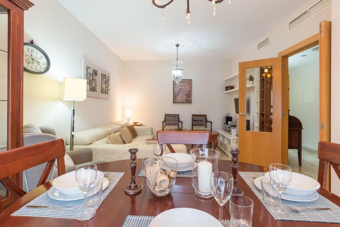 Keywise Perfect Location Next To Maria Zambrano Station, Central , Beach ,Pool And Free Parking Malaga Exterior photo